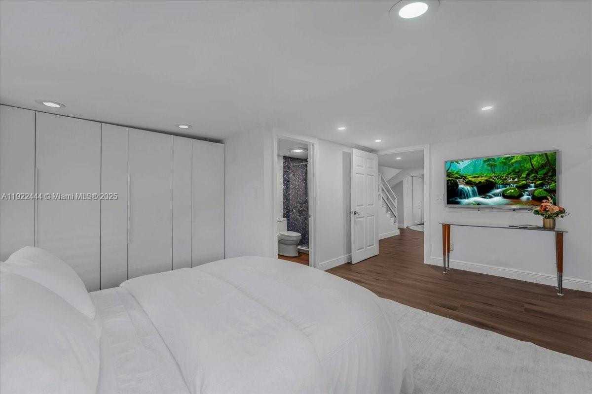 Small Image of 669 SOUTH MASHTA DR, Key Biscayne Number 82