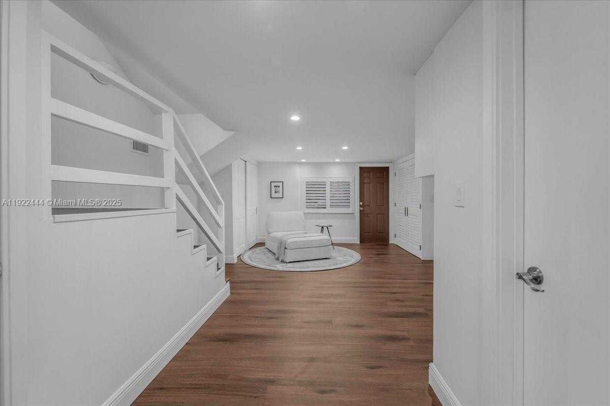 Small Image of 669 SOUTH MASHTA DR, Key Biscayne Number 86