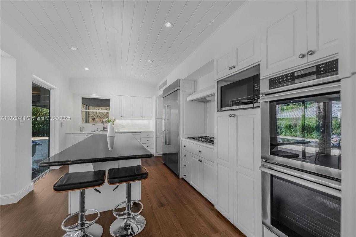 Small Image of 669 SOUTH MASHTA DR, Key Biscayne Number 87