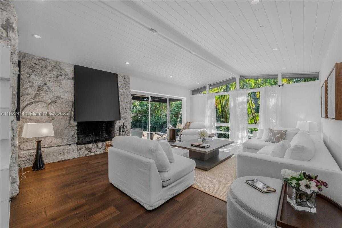 Small Image of 669 SOUTH MASHTA DR, Key Biscayne Number 9