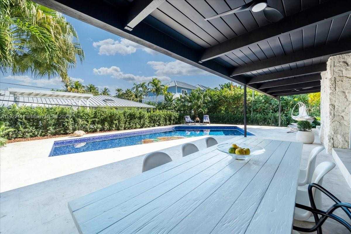 Small Image of 669 SOUTH MASHTA DR, Key Biscayne Number 94