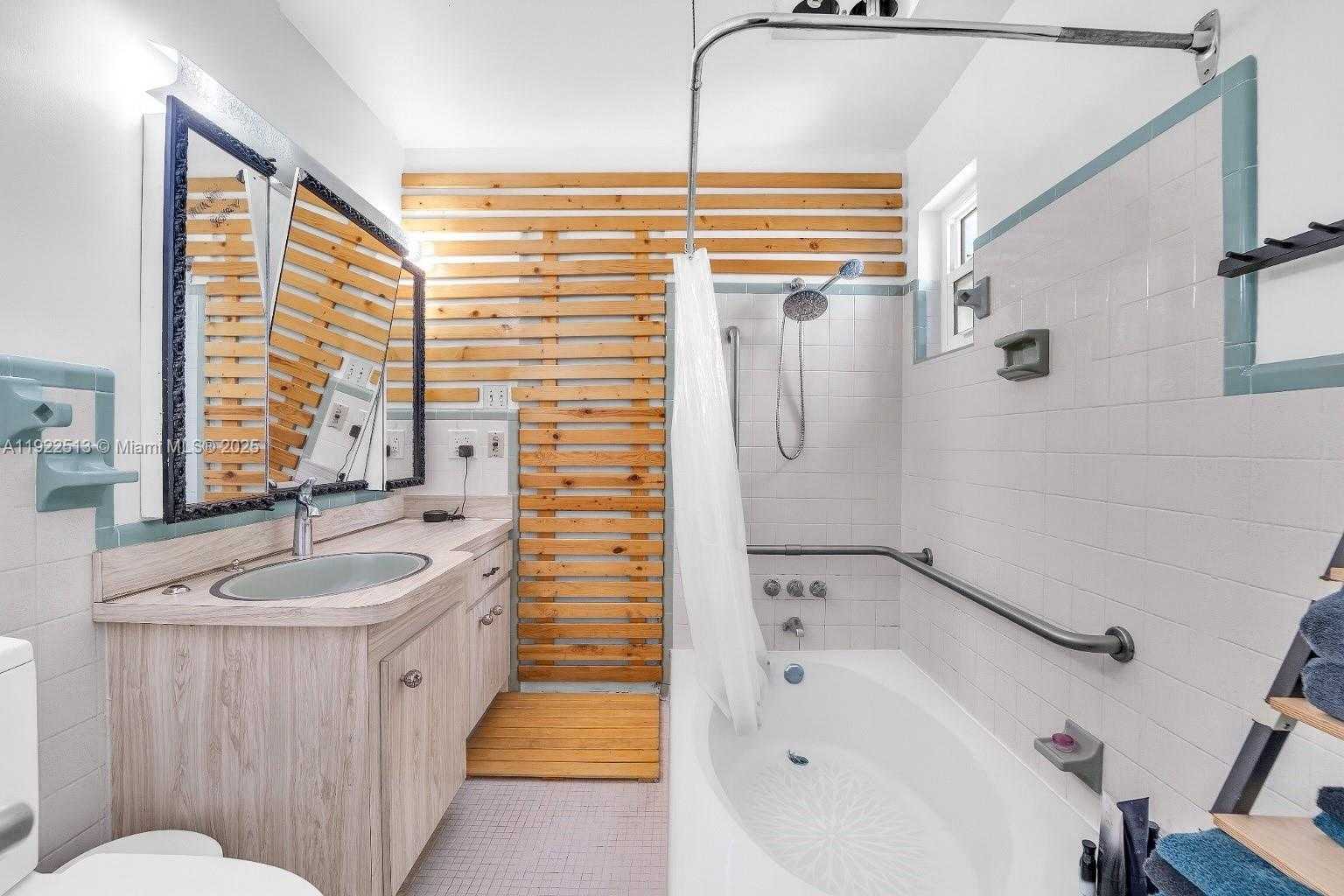 Small Image of 100 NORTH WEST 123RD ST, North Miami Number 12