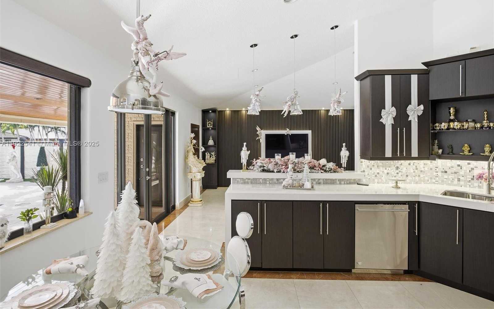 Small Image of 14252 SOUTH WEST 30TH ST, Miami Number 18