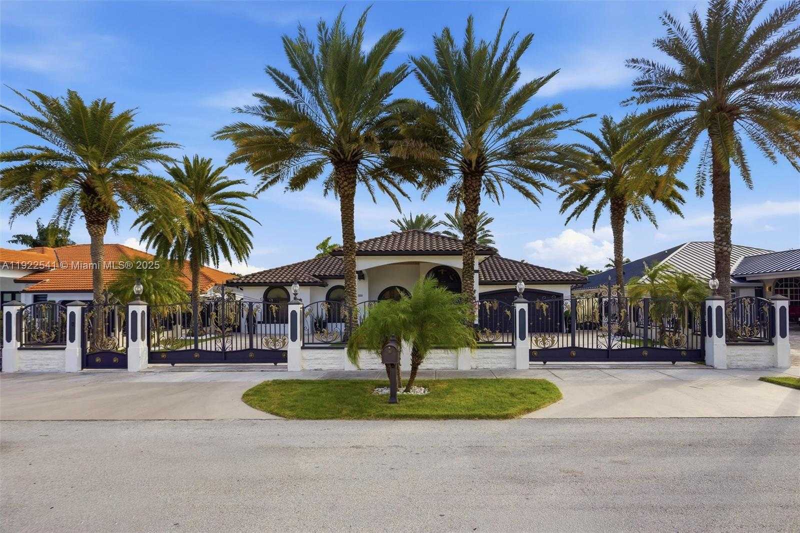 Small Image of 14252 SOUTH WEST 30TH ST, Miami Number 2