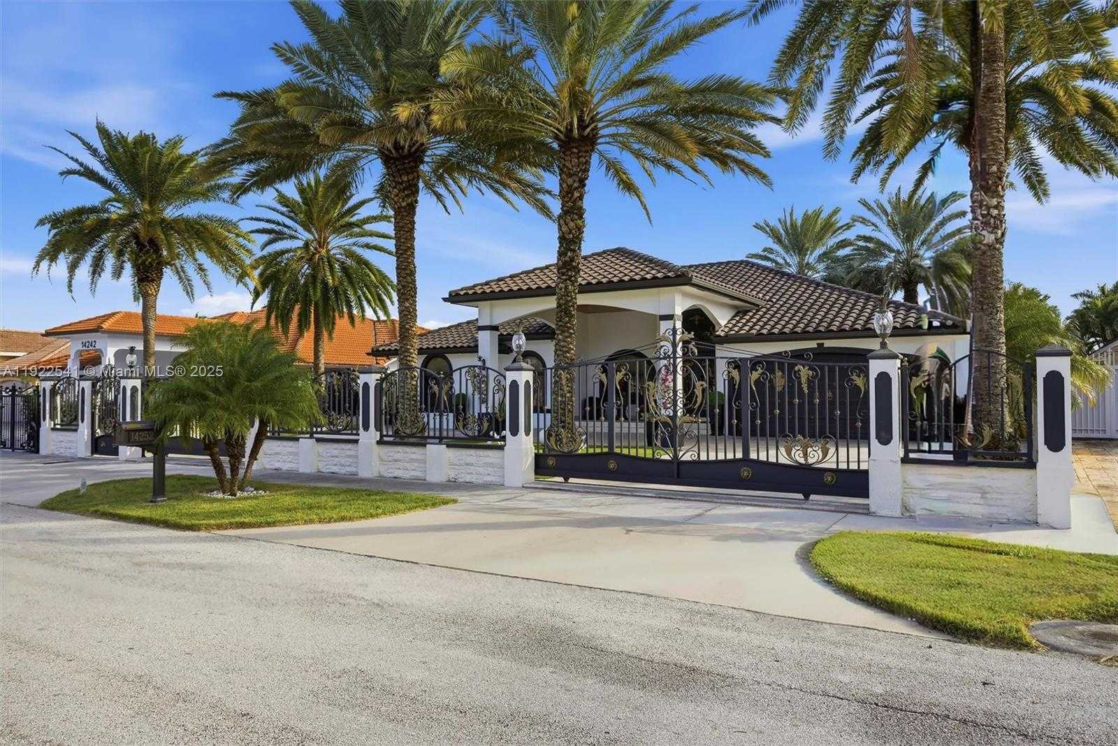 Small Image of 14252 SOUTH WEST 30TH ST, Miami Number 52