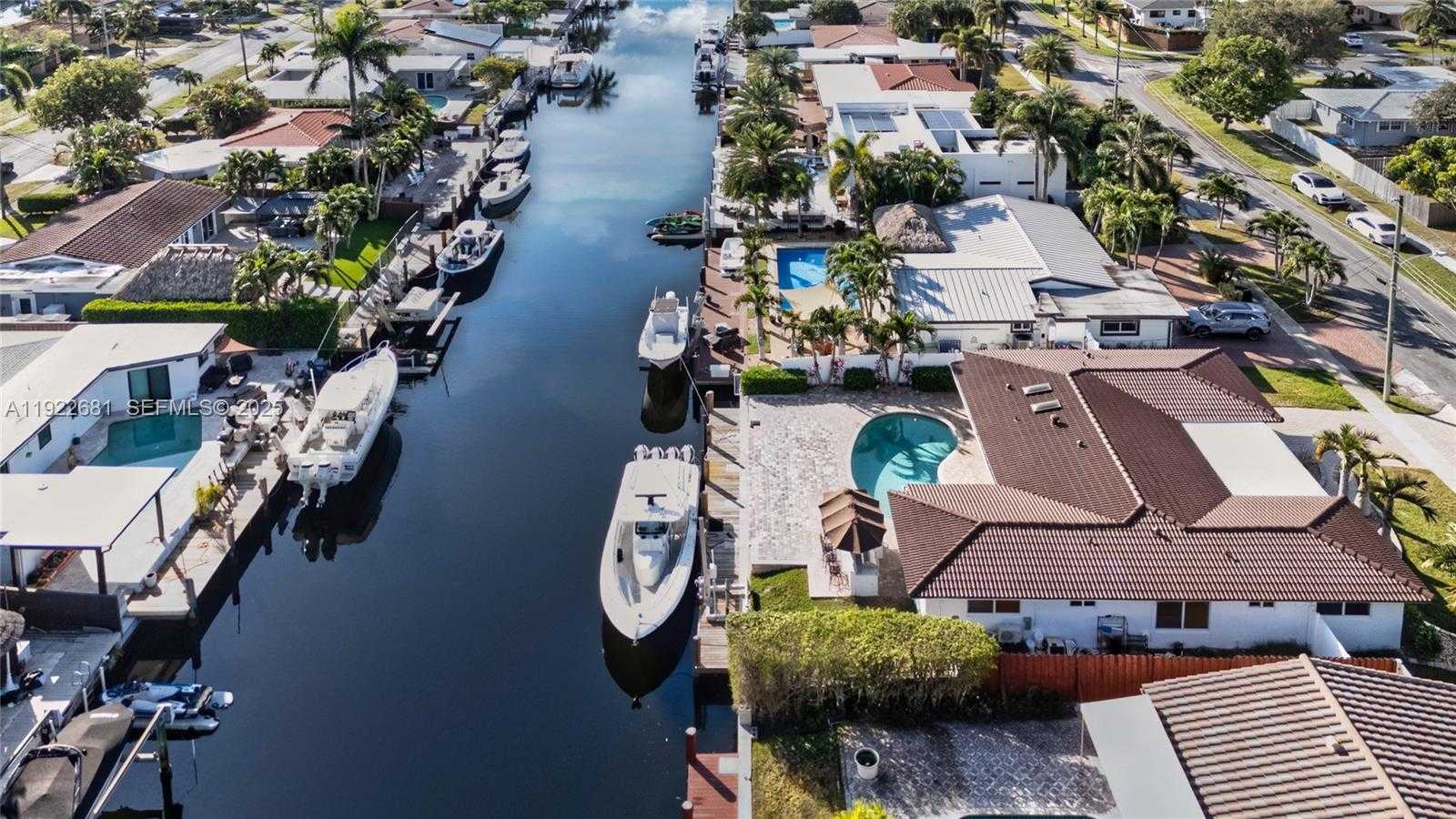 Small Image of 800 SOUTH EAST 3RD TER, Pompano Beach Number 32