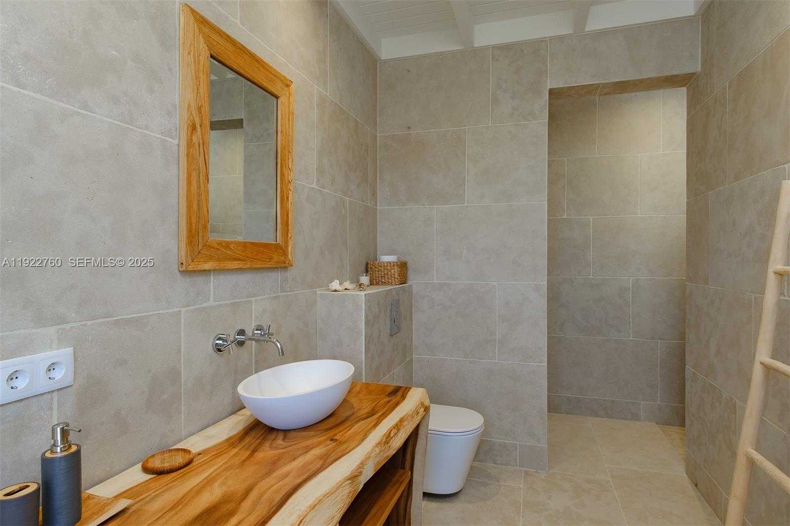 Small Image of NORTH CORAL ESTATE, Out of City Number 11