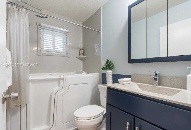 Small Image of 870 NORTH EAST 35TH ST, Oakland Park Number 19