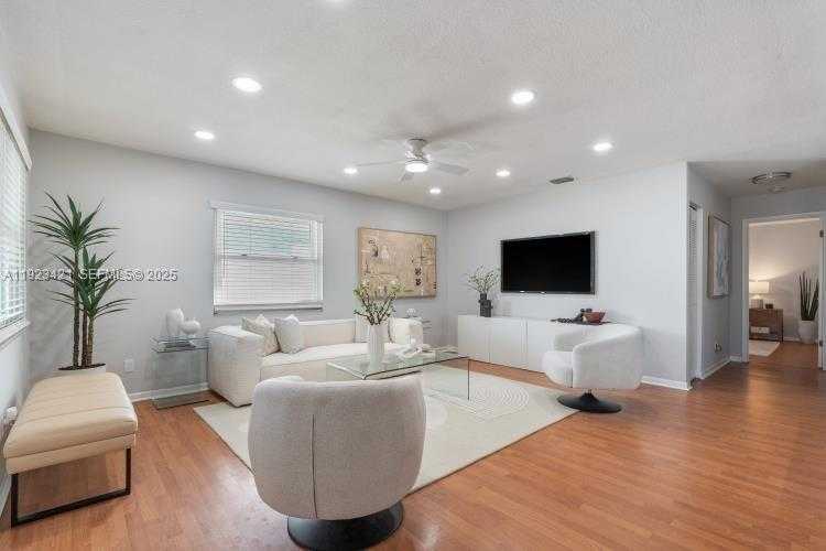 Small Image of 870 NORTH EAST 35TH ST, Oakland Park Number 2