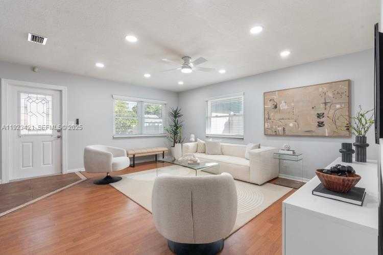 Small Image of 870 NORTH EAST 35TH ST, Oakland Park Number 3