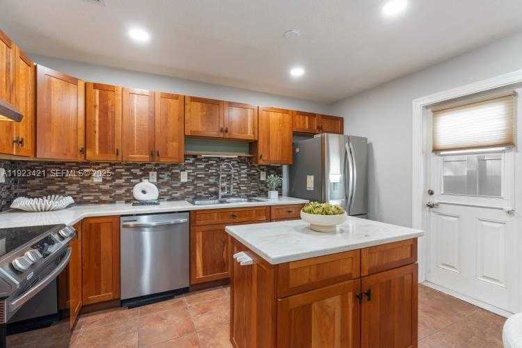 Small Image of 870 NORTH EAST 35TH ST, Oakland Park Number 6