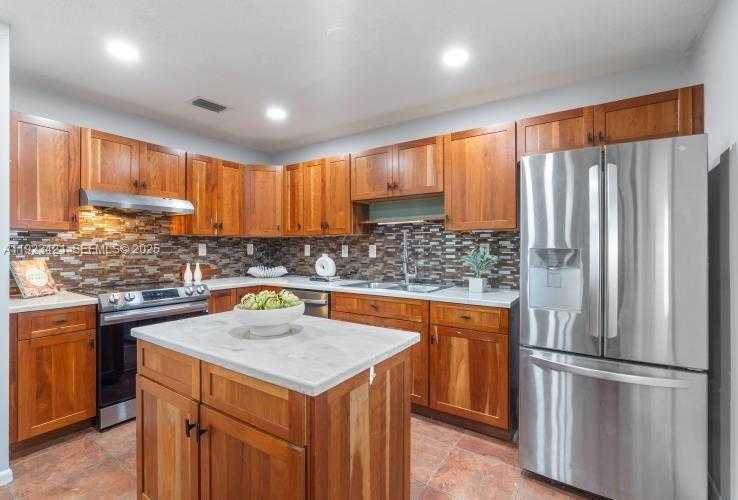 Small Image of 870 NORTH EAST 35TH ST, Oakland Park Number 7