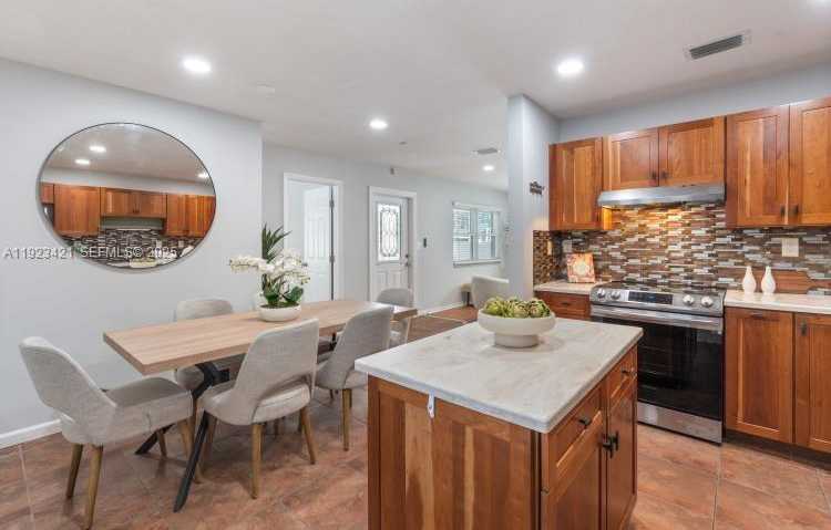 Small Image of 870 NORTH EAST 35TH ST, Oakland Park Number 8