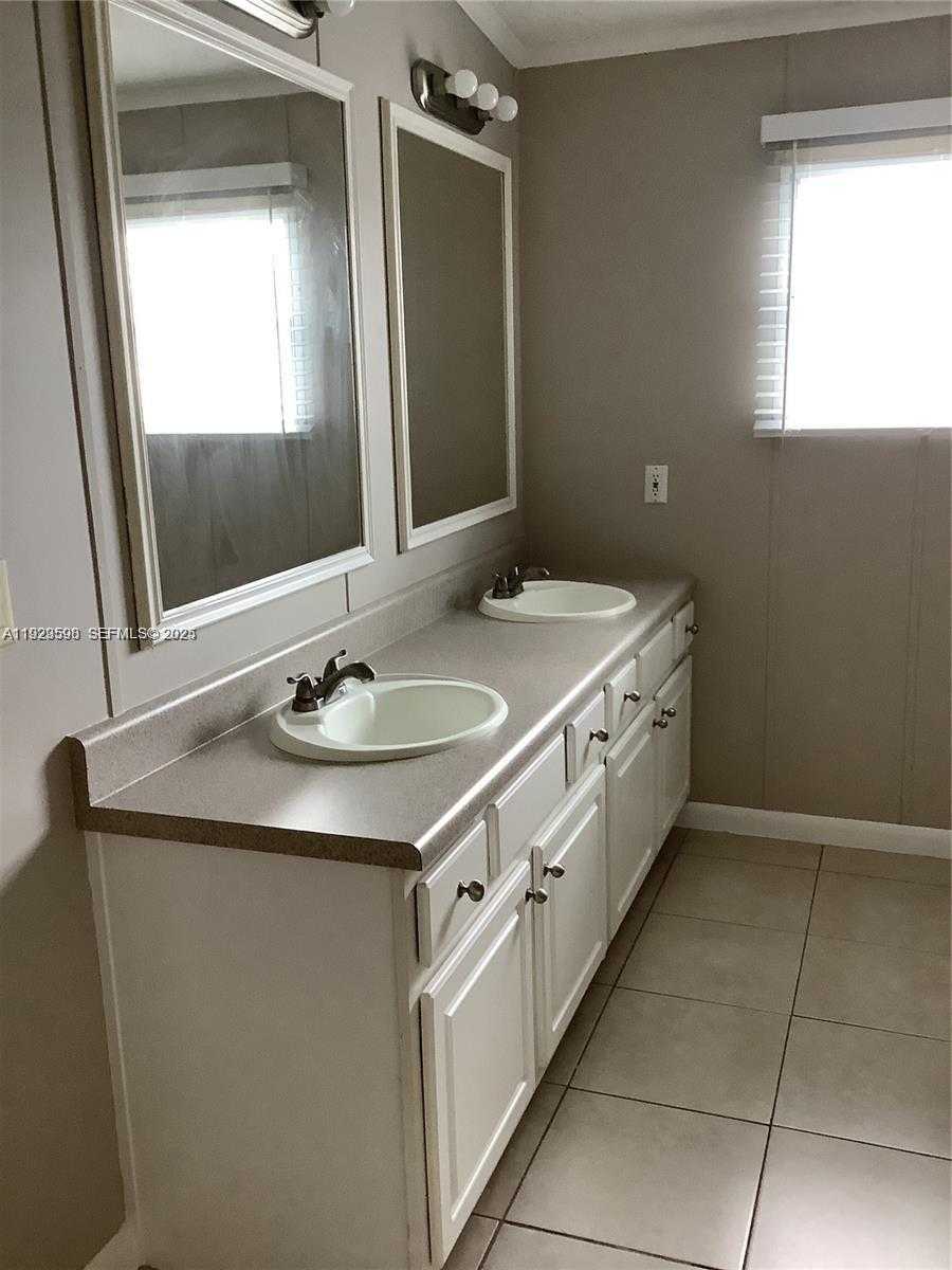 Small Image of 19800 SOUTH WEST 180, Miami Number 23