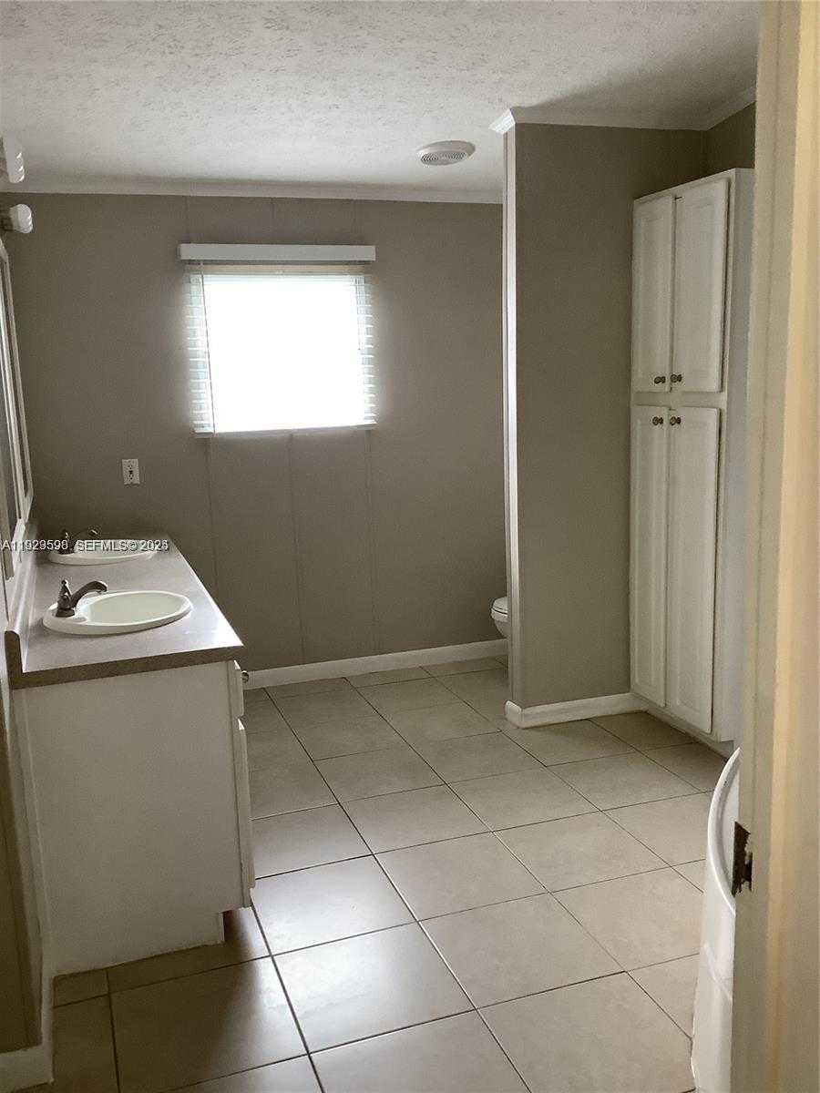 Small Image of 19800 SOUTH WEST 180, Miami Number 26