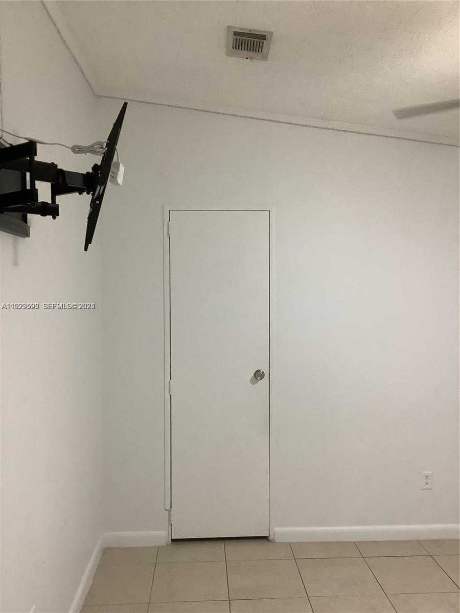 Small Image of 19800 SOUTH WEST 180, Miami Number 29