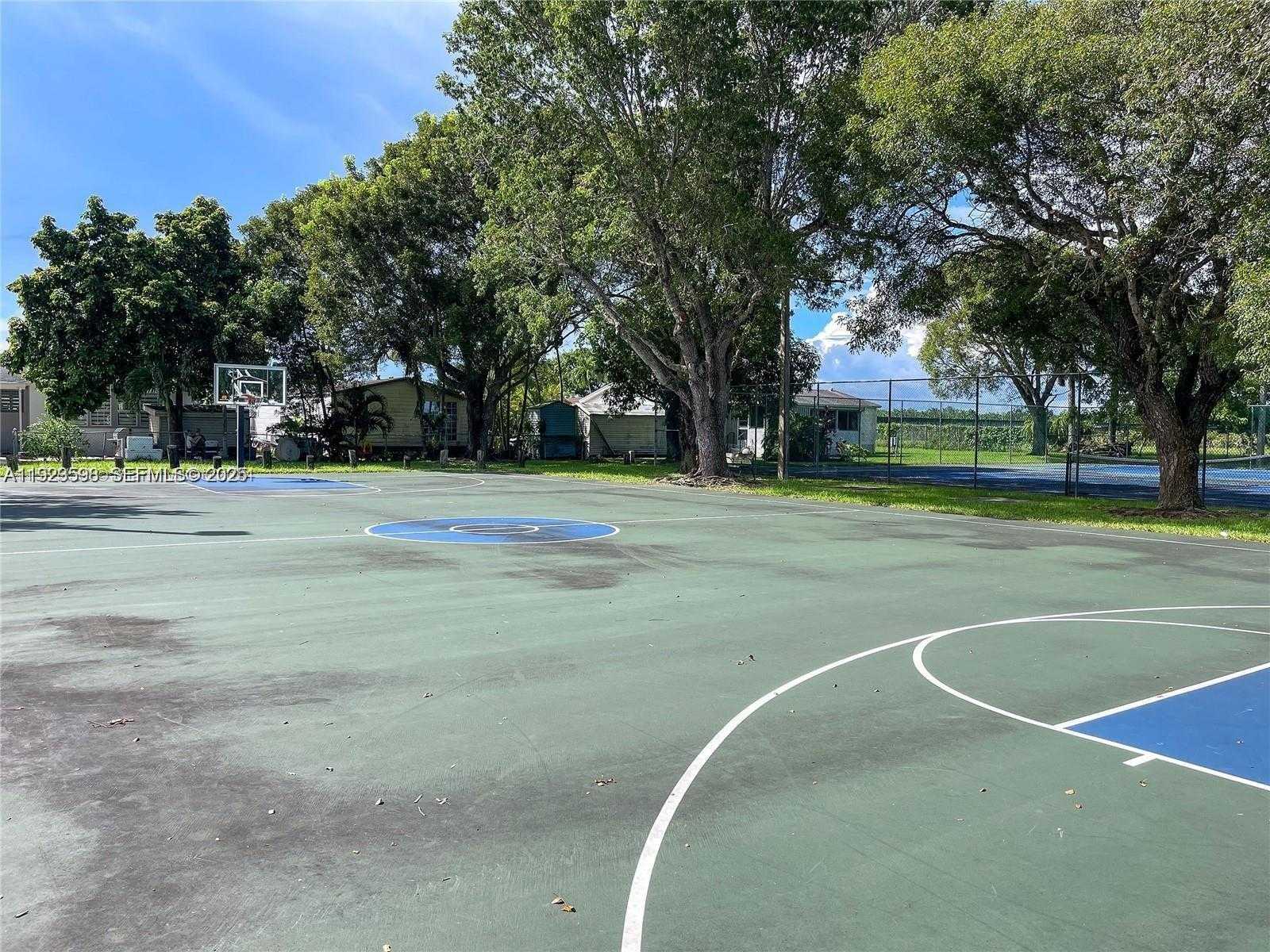 Small Image of 19800 SOUTH WEST 180, Miami Number 31