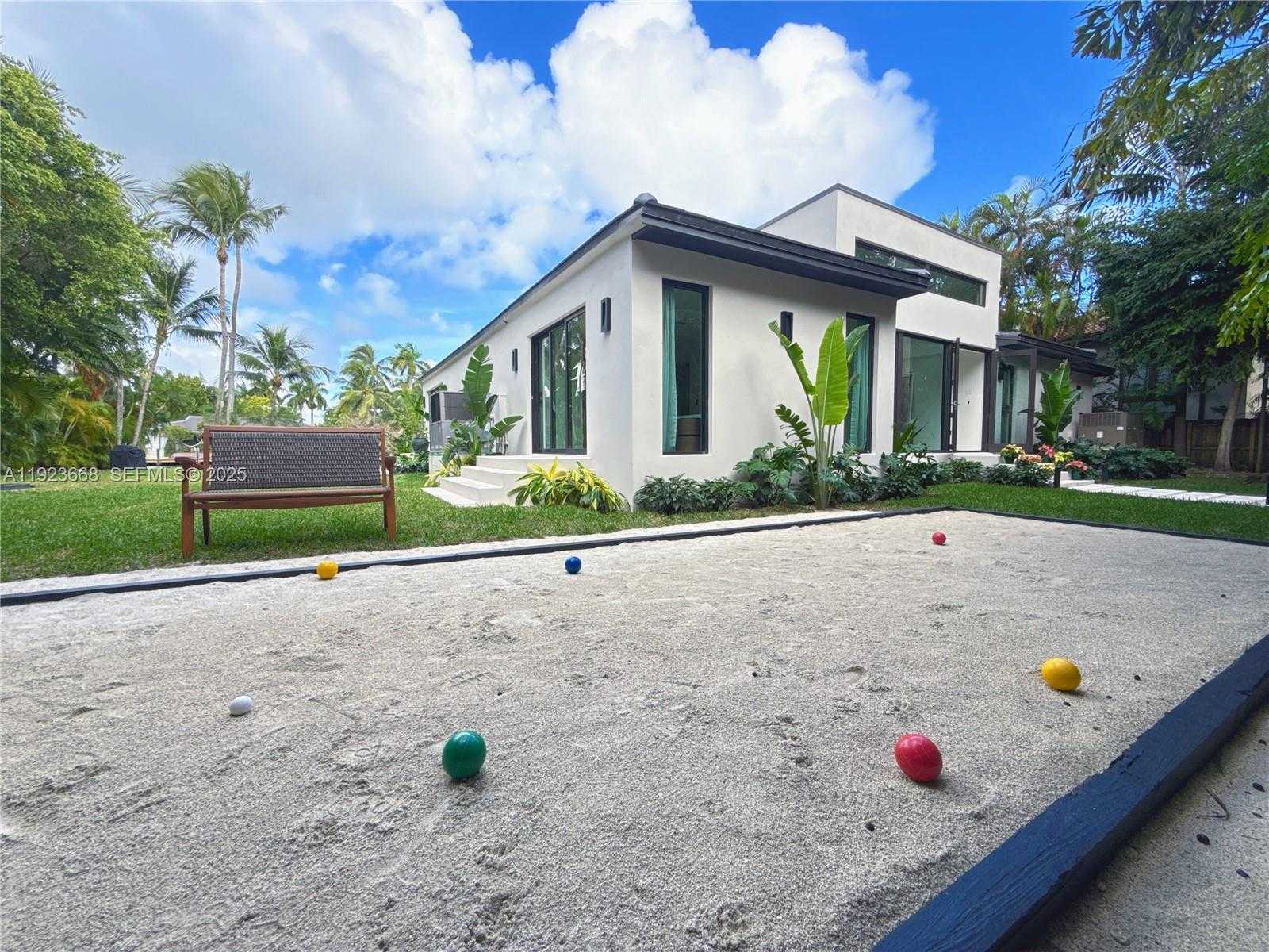 Small Image of Miami Number 12