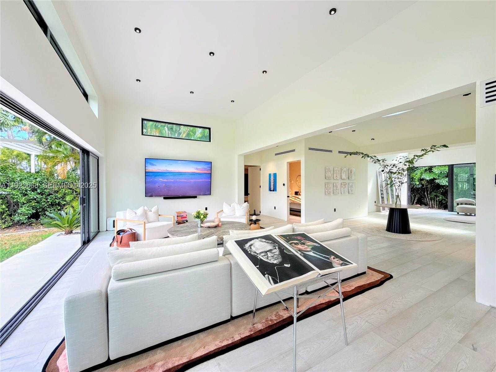 Small Image of Miami Number 13