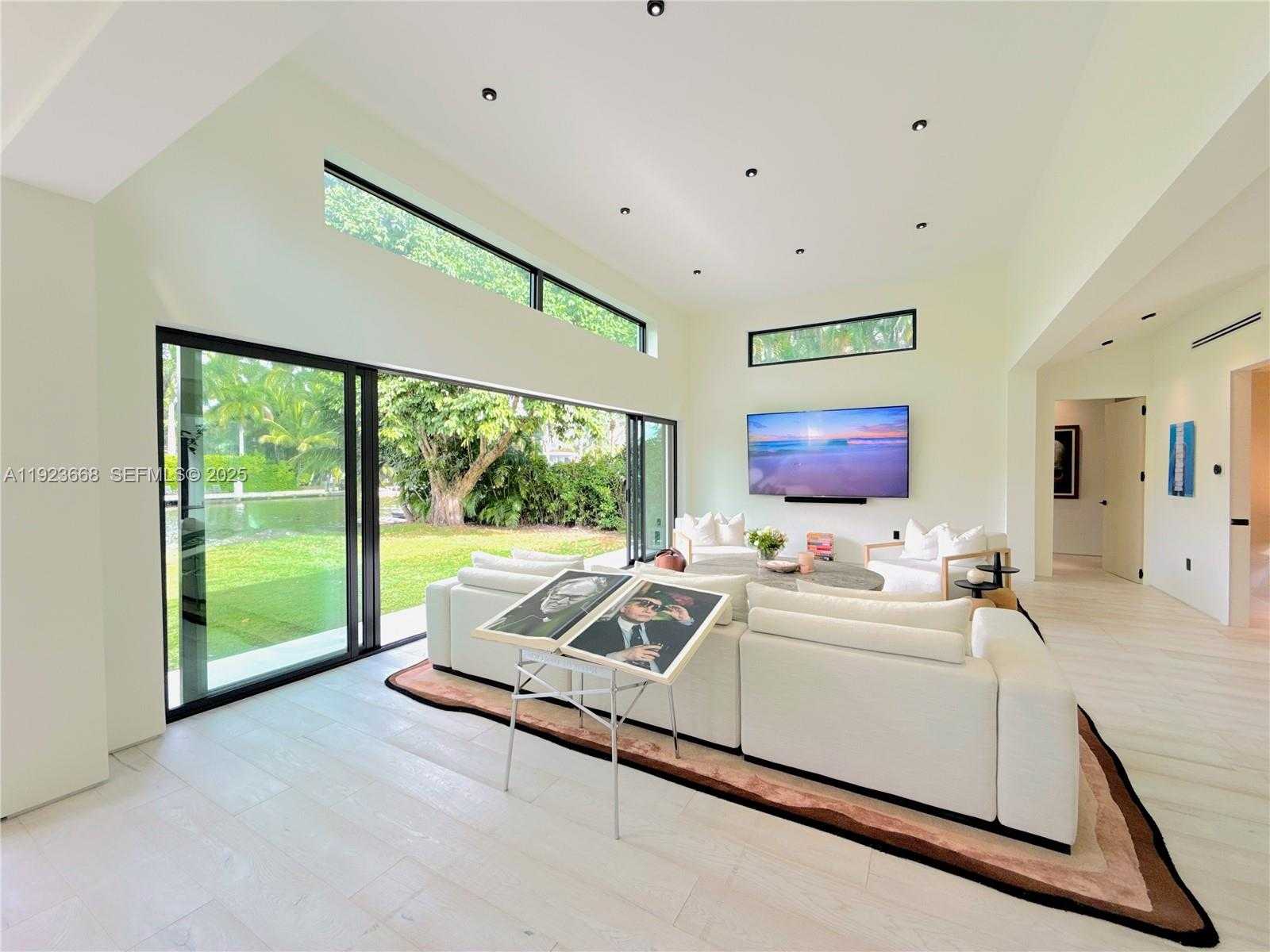 Small Image of Miami Number 14