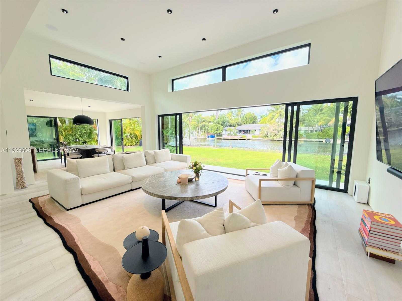 Small Image of Miami Number 15