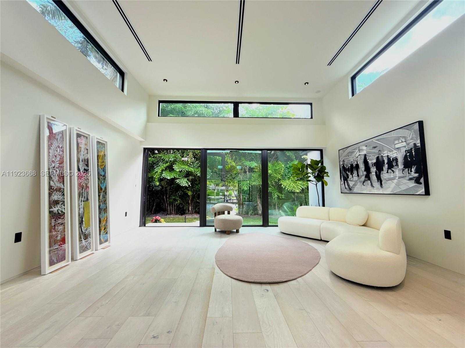 Small Image of Miami Number 16