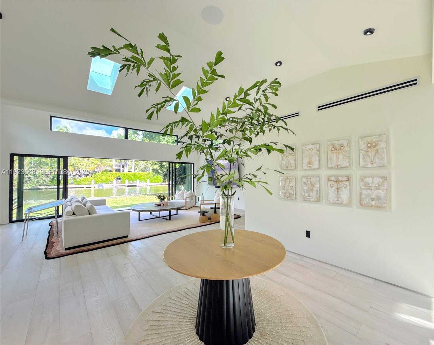 Small Image of Miami Number 17