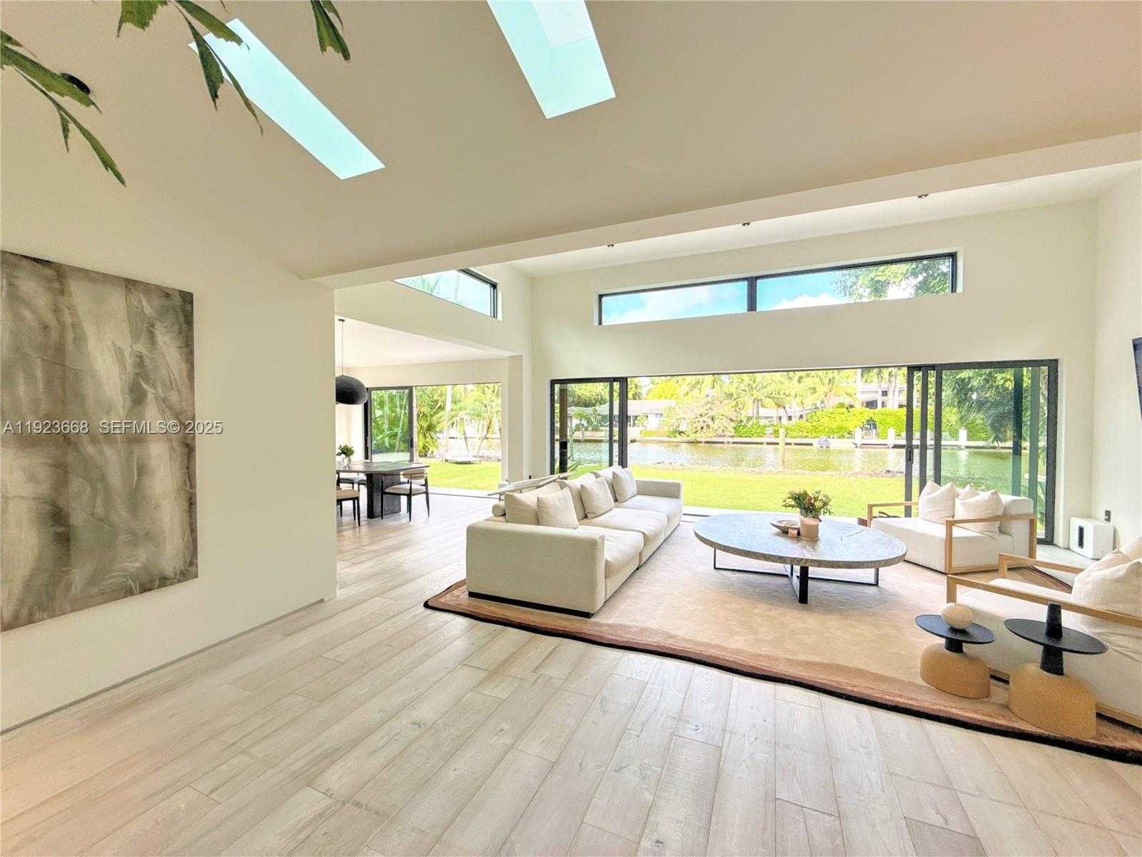 Small Image of Miami Number 19