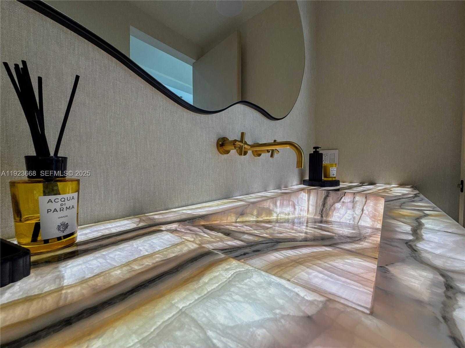 Small Image of Miami Number 22