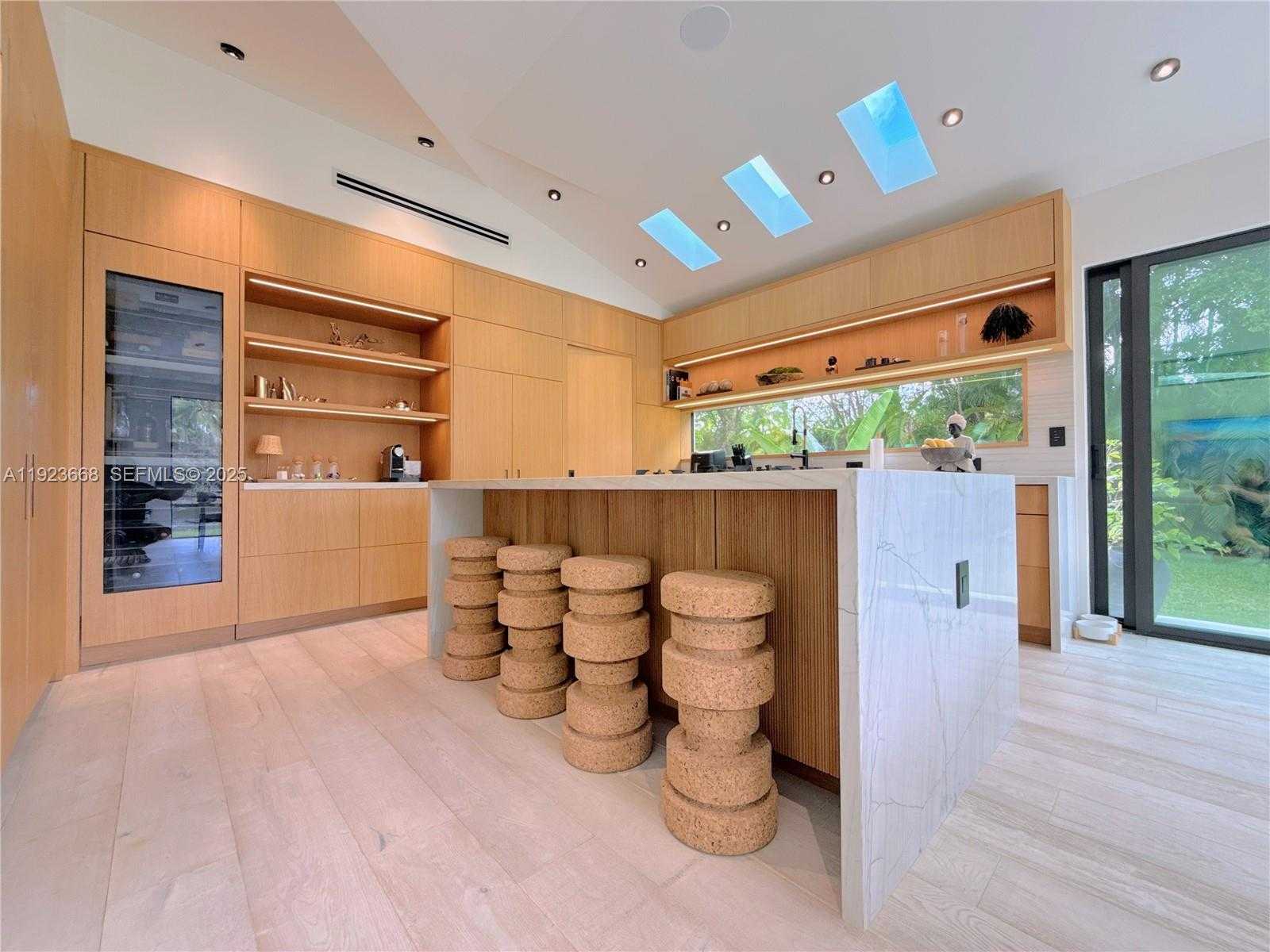 Small Image of Miami Number 26