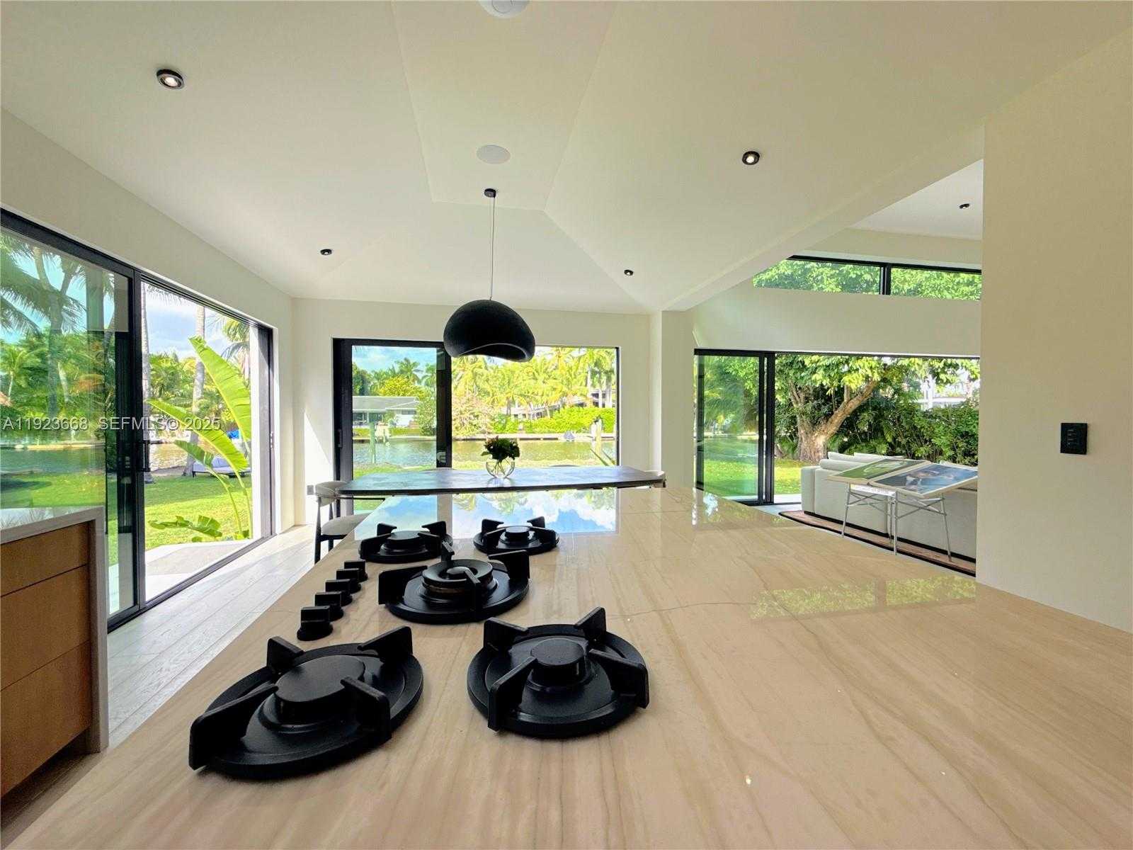 Small Image of Miami Number 28