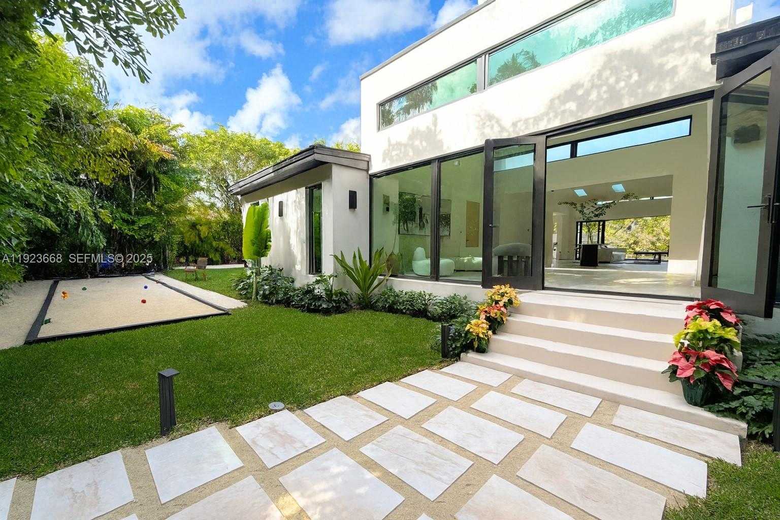 Small Image of Miami Number 3