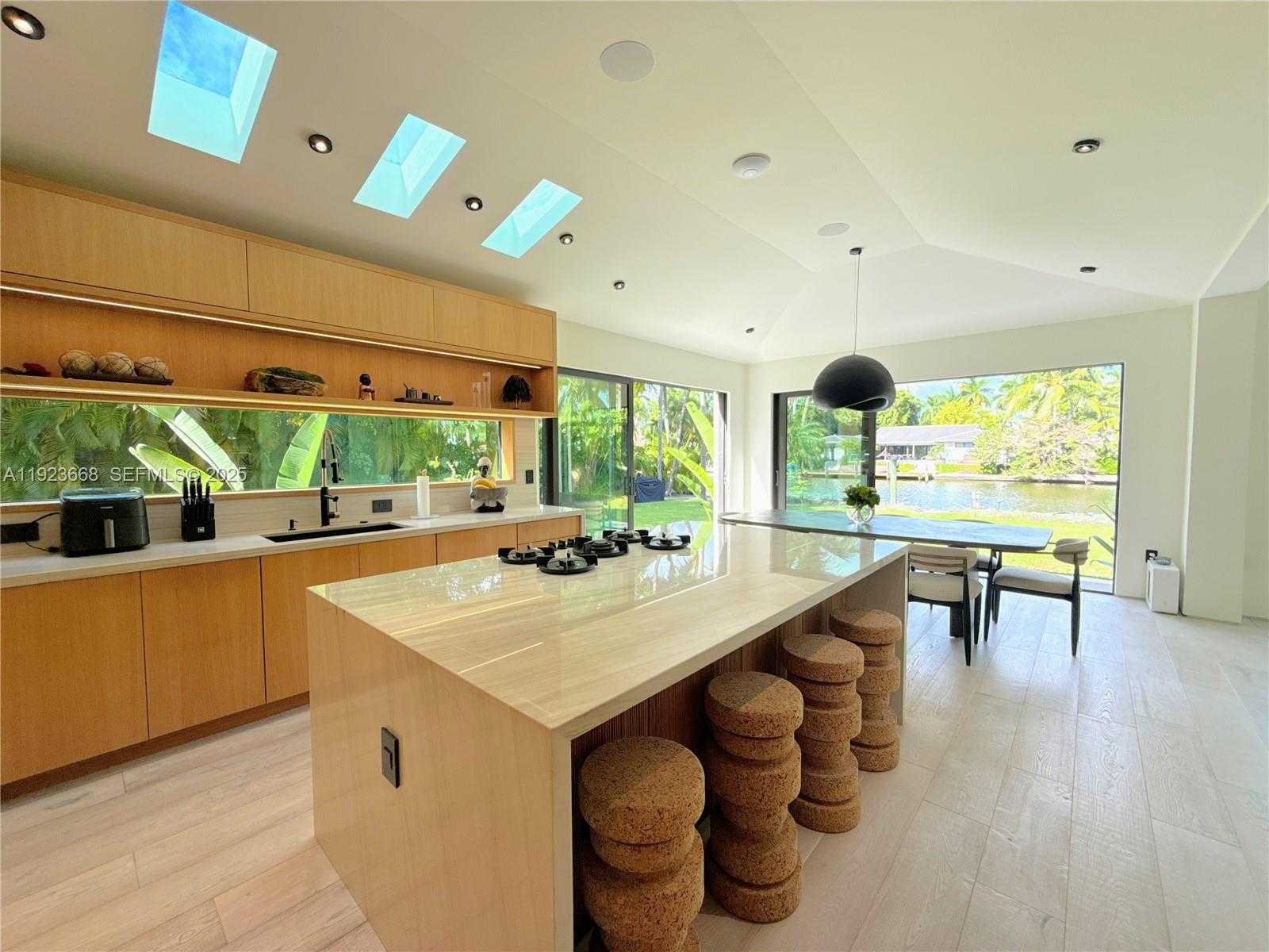 Small Image of Miami Number 30