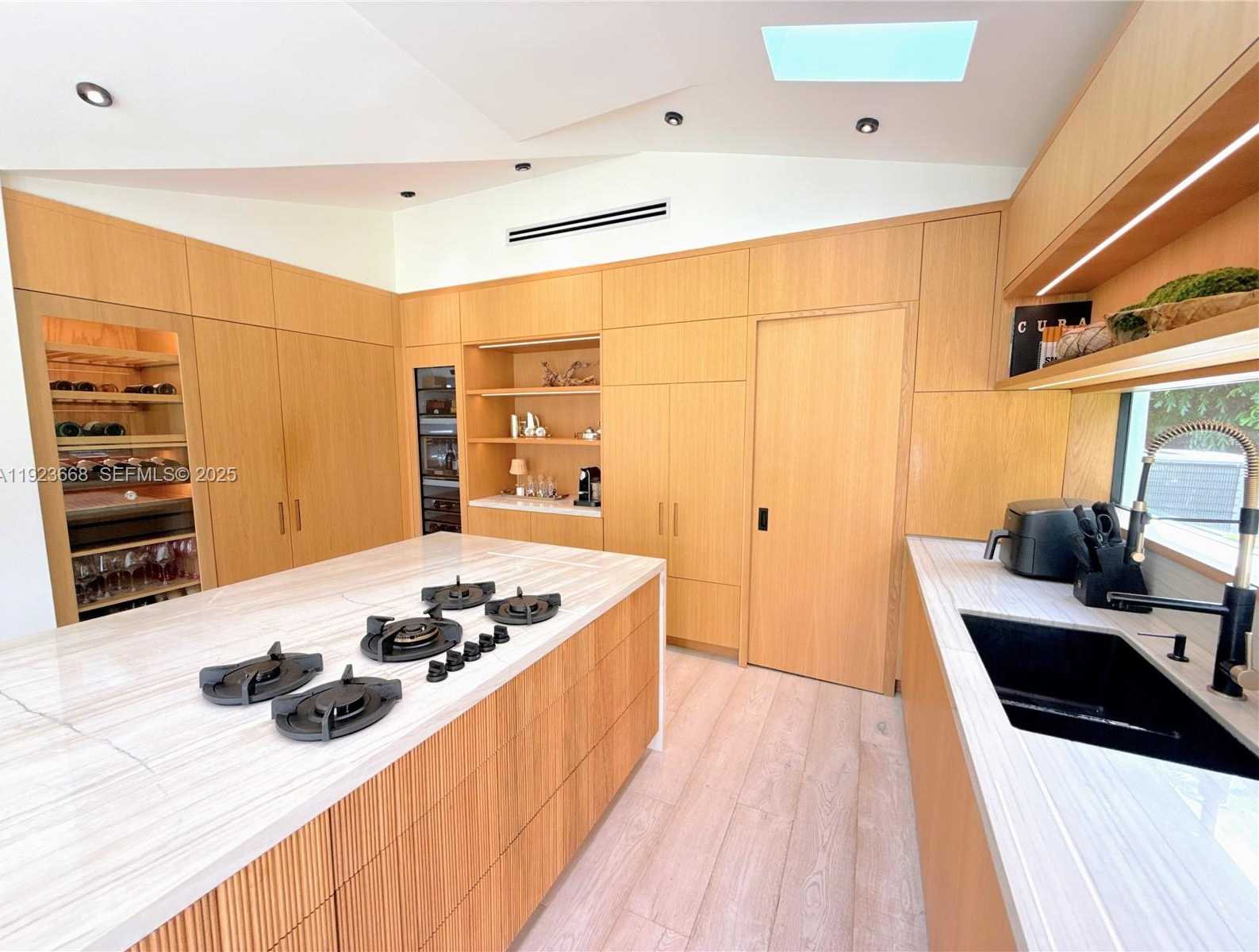 Small Image of Miami Number 31