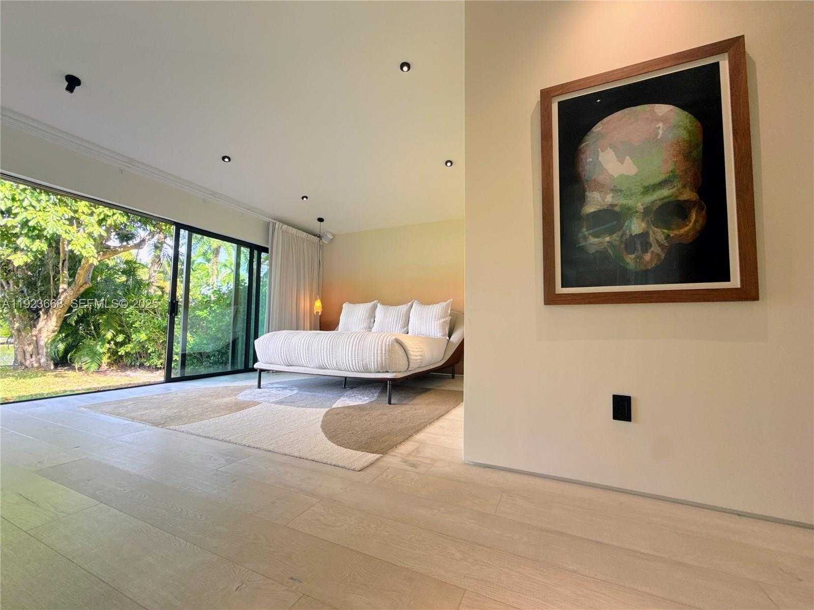 Small Image of Miami Number 35