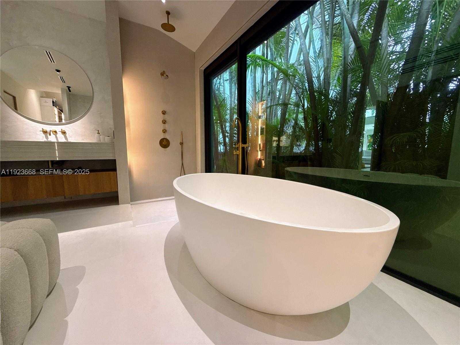 Small Image of Miami Number 37