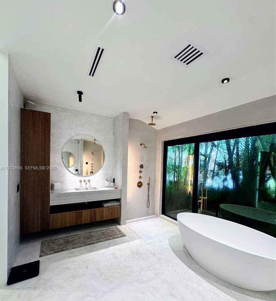 Small Image of Miami Number 40