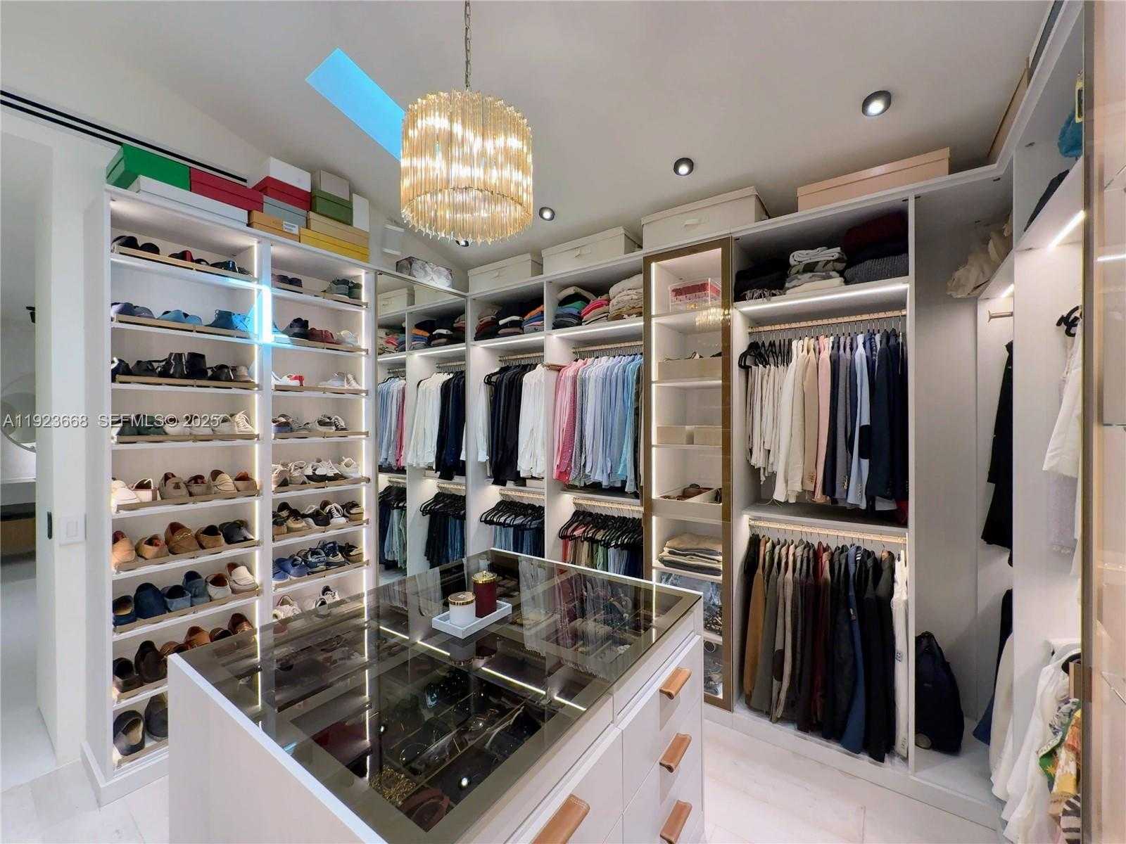 Small Image of Miami Number 42