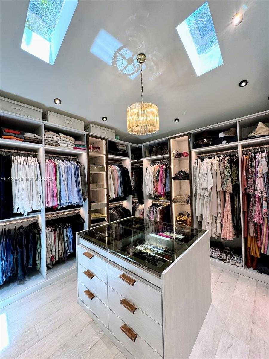 Small Image of Miami Number 43