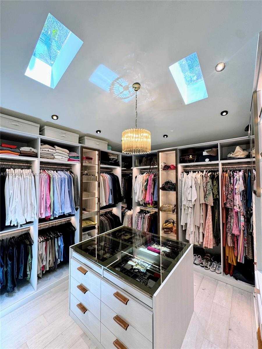 Small Image of Miami Number 46