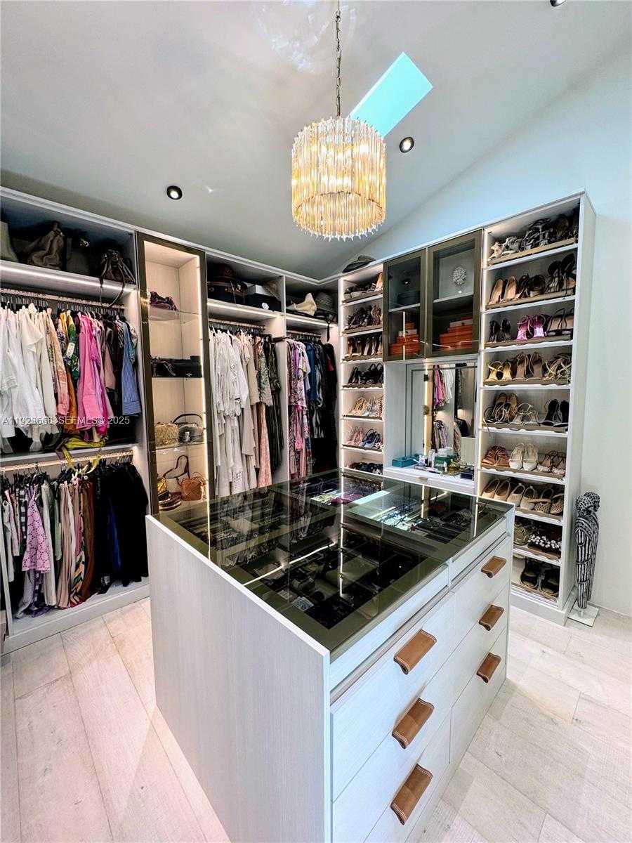 Small Image of Miami Number 47