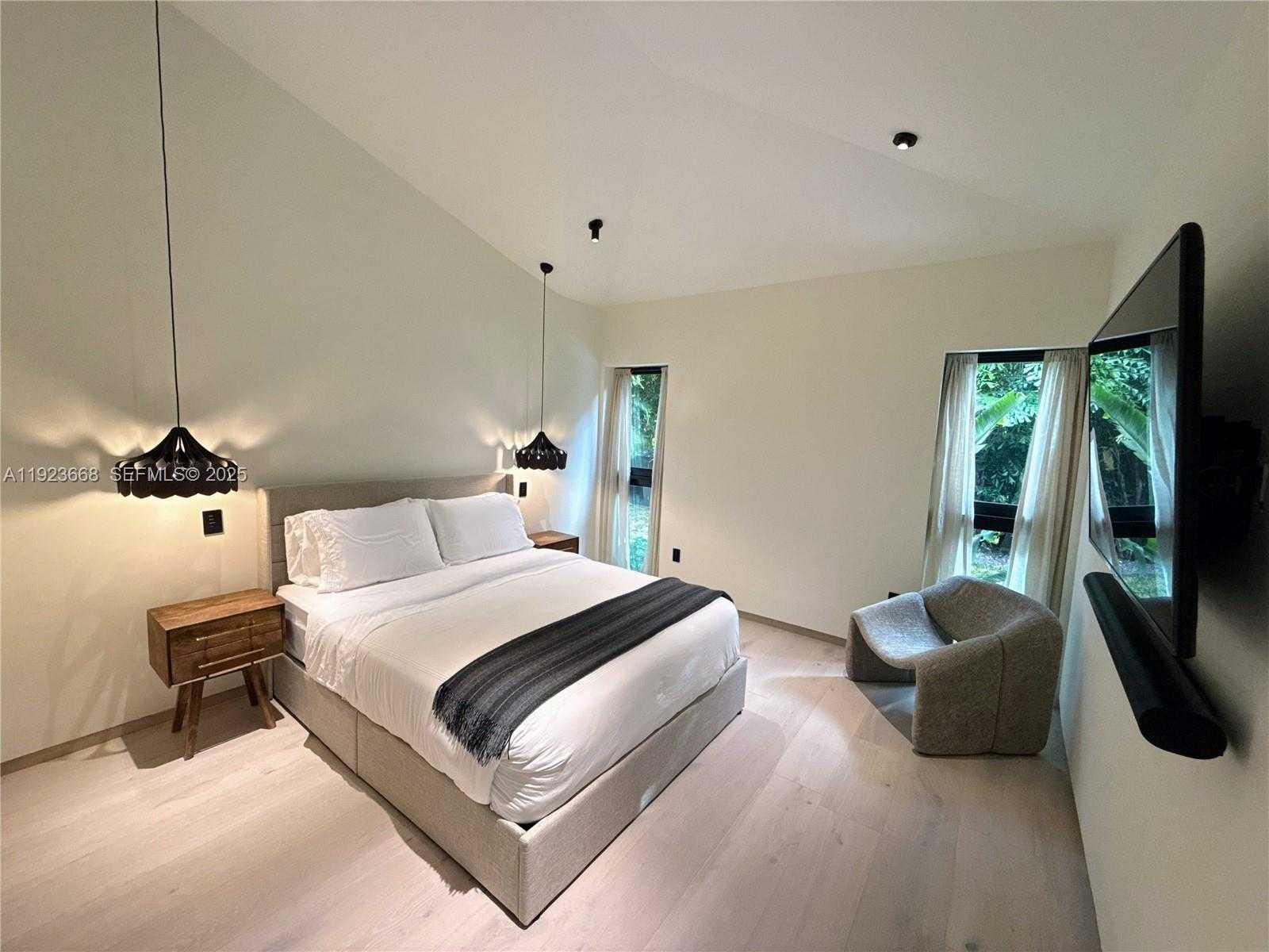 Small Image of Miami Number 49