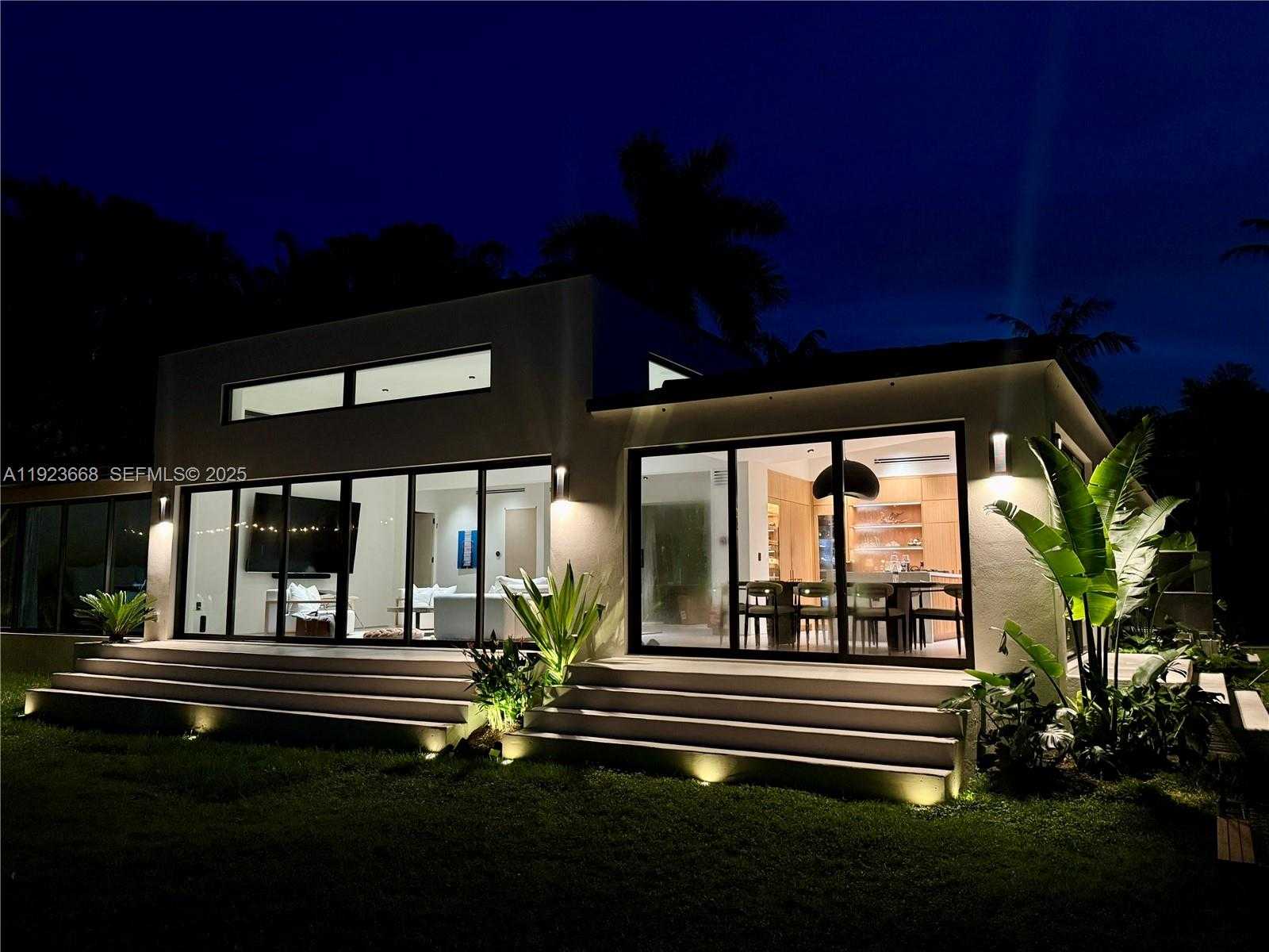 Small Image of Miami Number 52