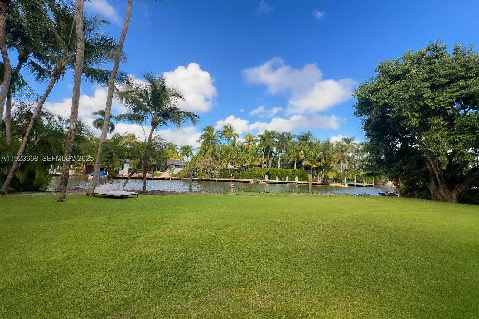 Small Image of Miami Number 7