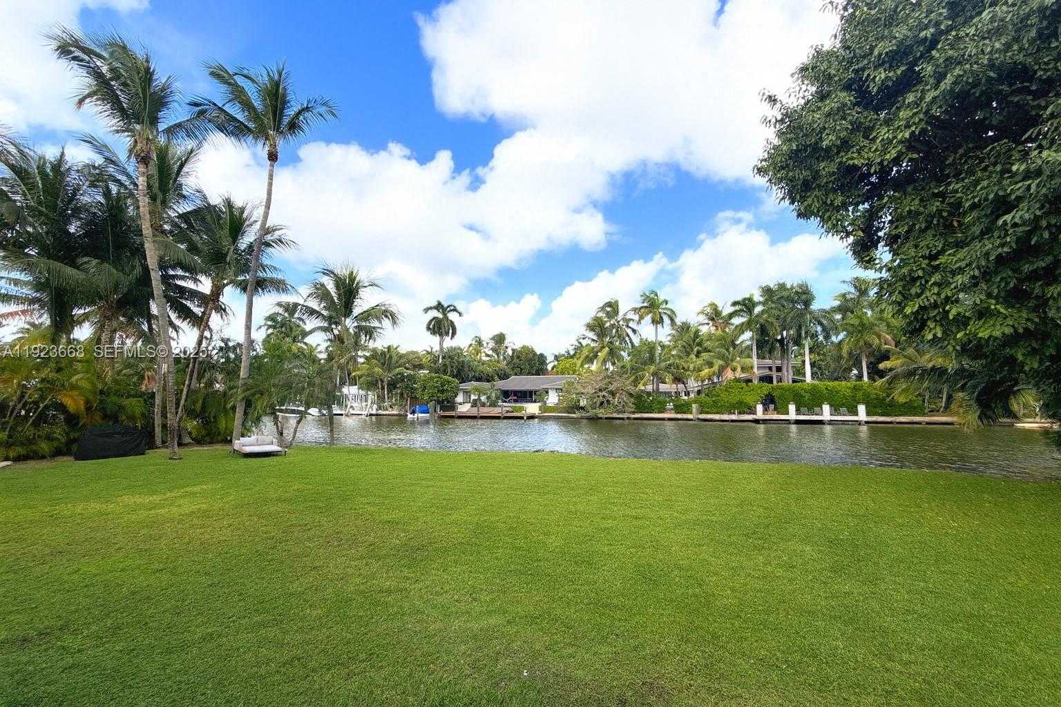 Small Image of Miami Number 9