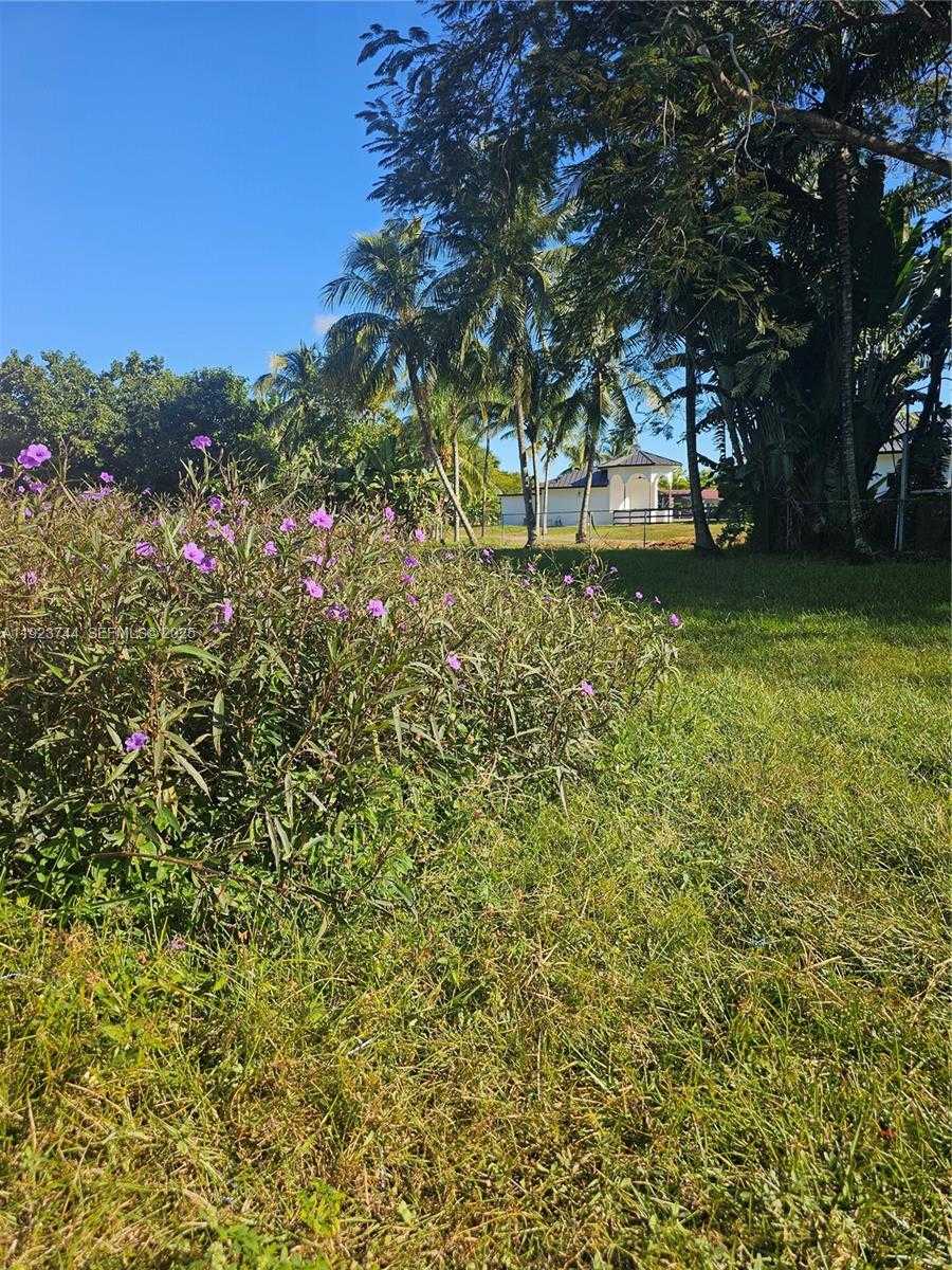 Small Image of 6255 SOUTH WEST 123RD AVE, Miami Number 2