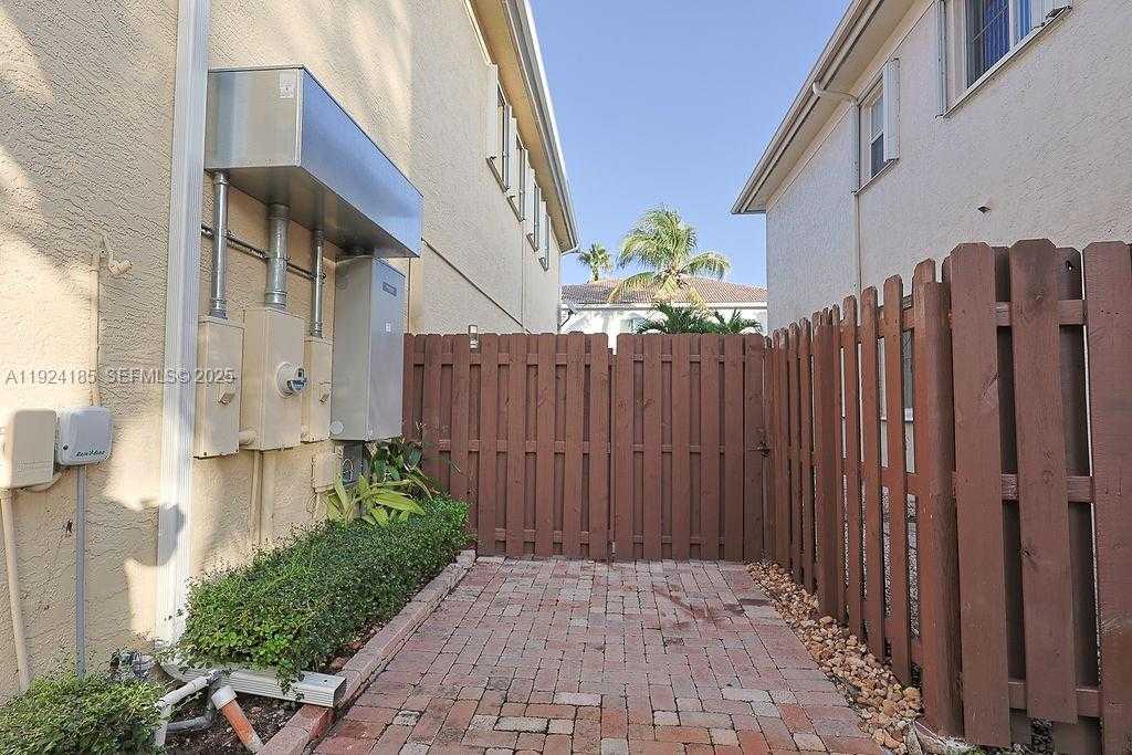 Small Image of 6853 NORTH WEST 113TH PL, Doral Number 5