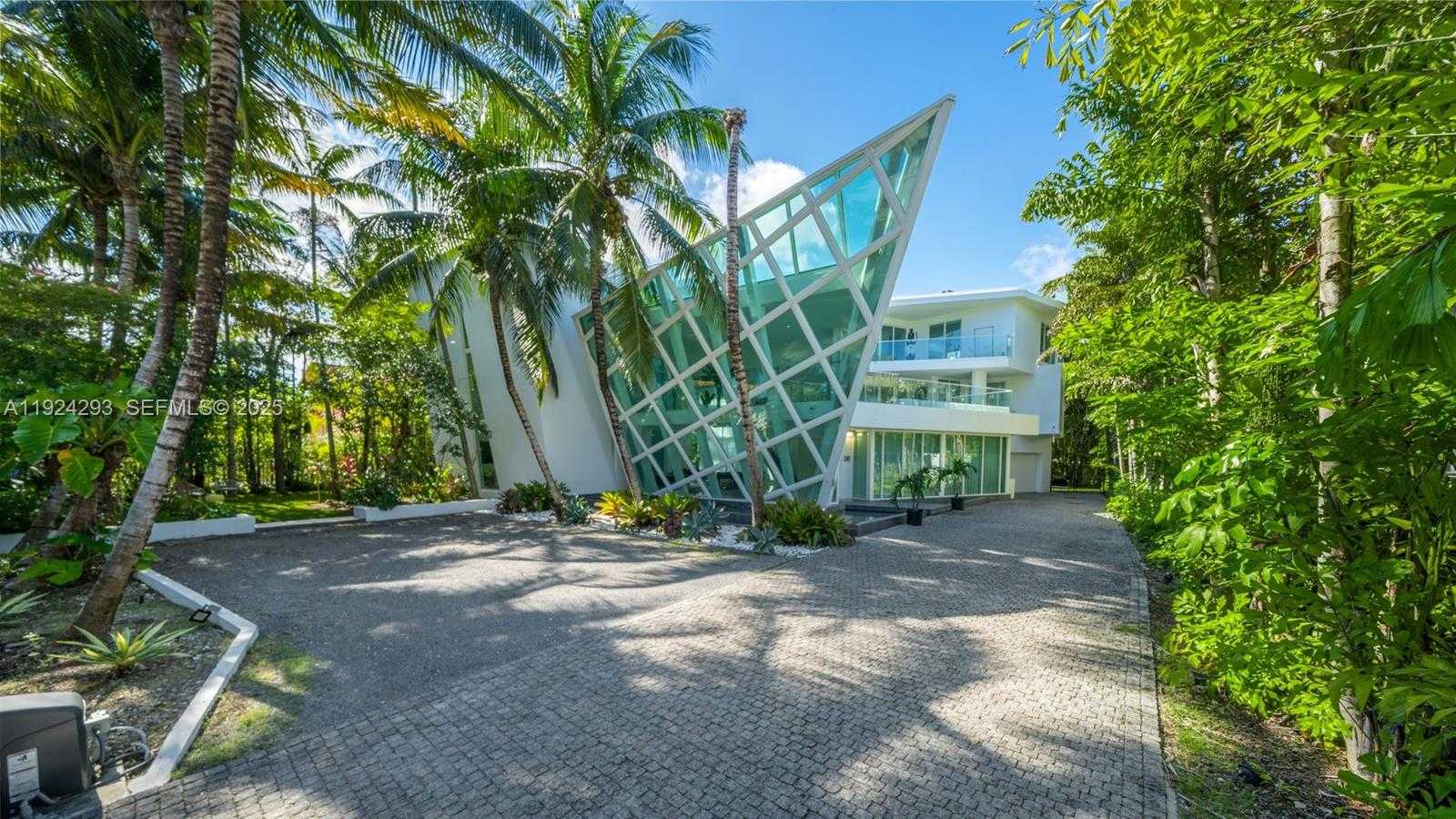 Small Image of 480 OCEAN BLVD, Golden Beach Number 1