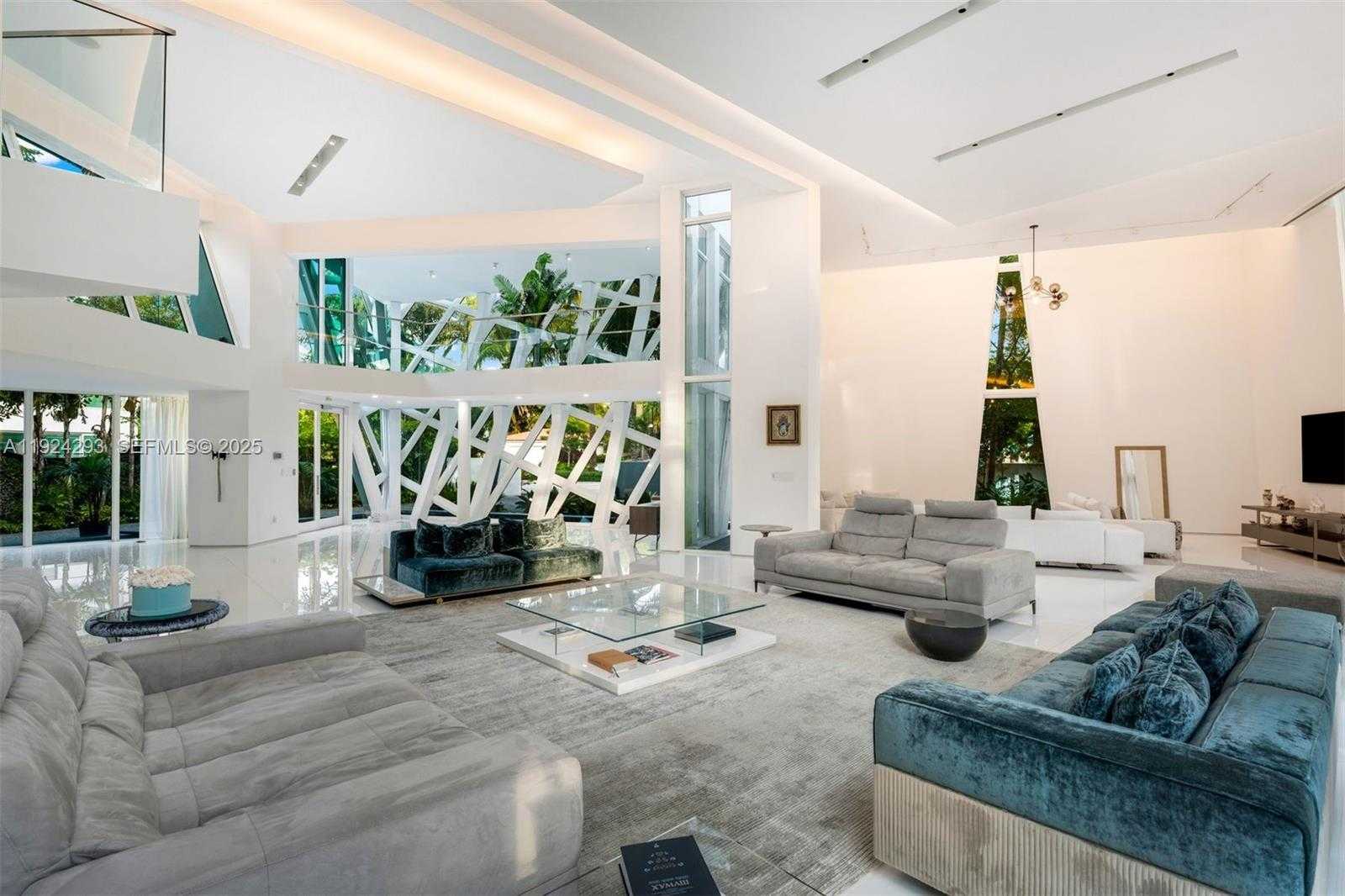 Small Image of 480 OCEAN BLVD, Golden Beach Number 12