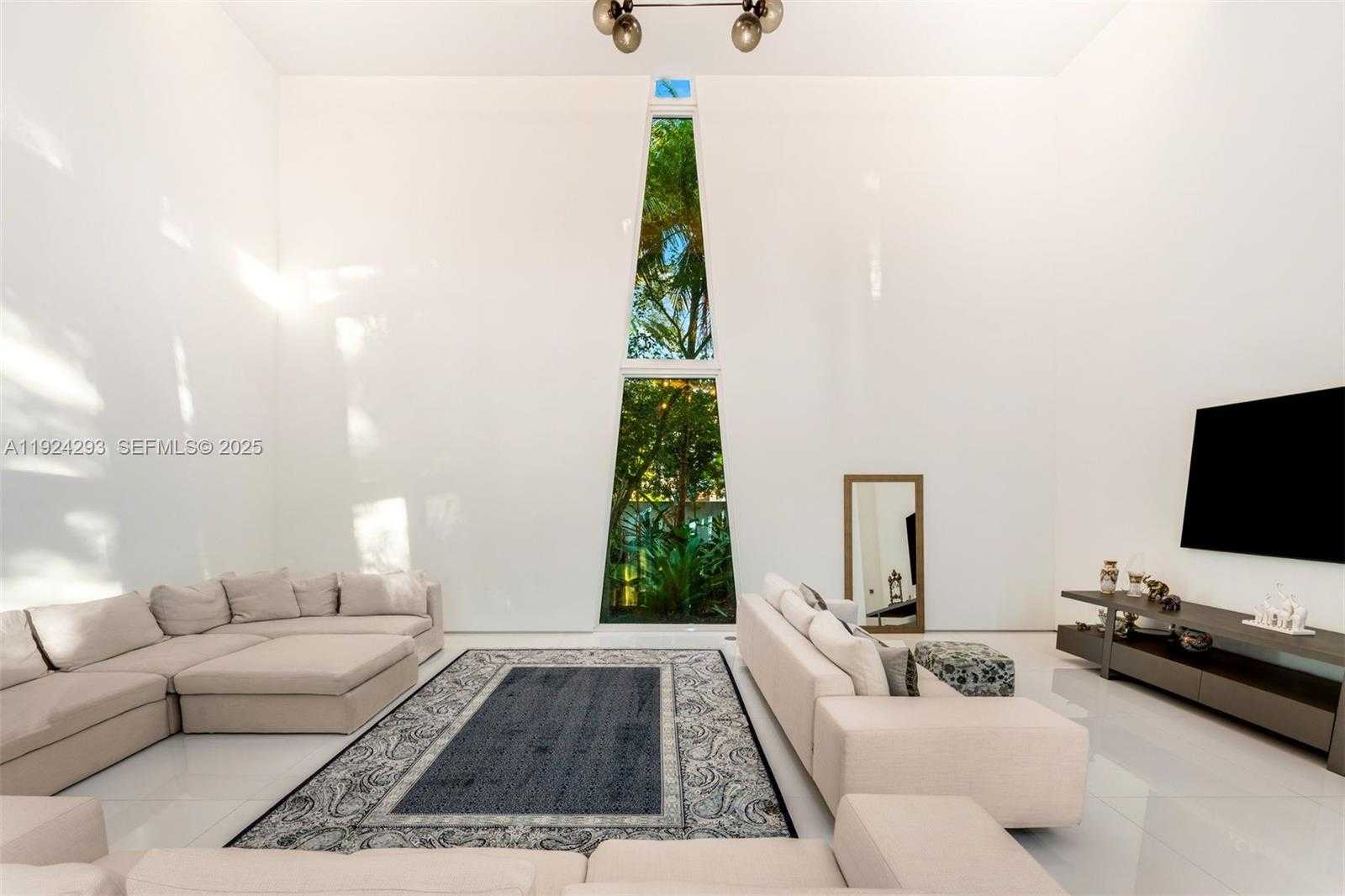 Small Image of 480 OCEAN BLVD, Golden Beach Number 17